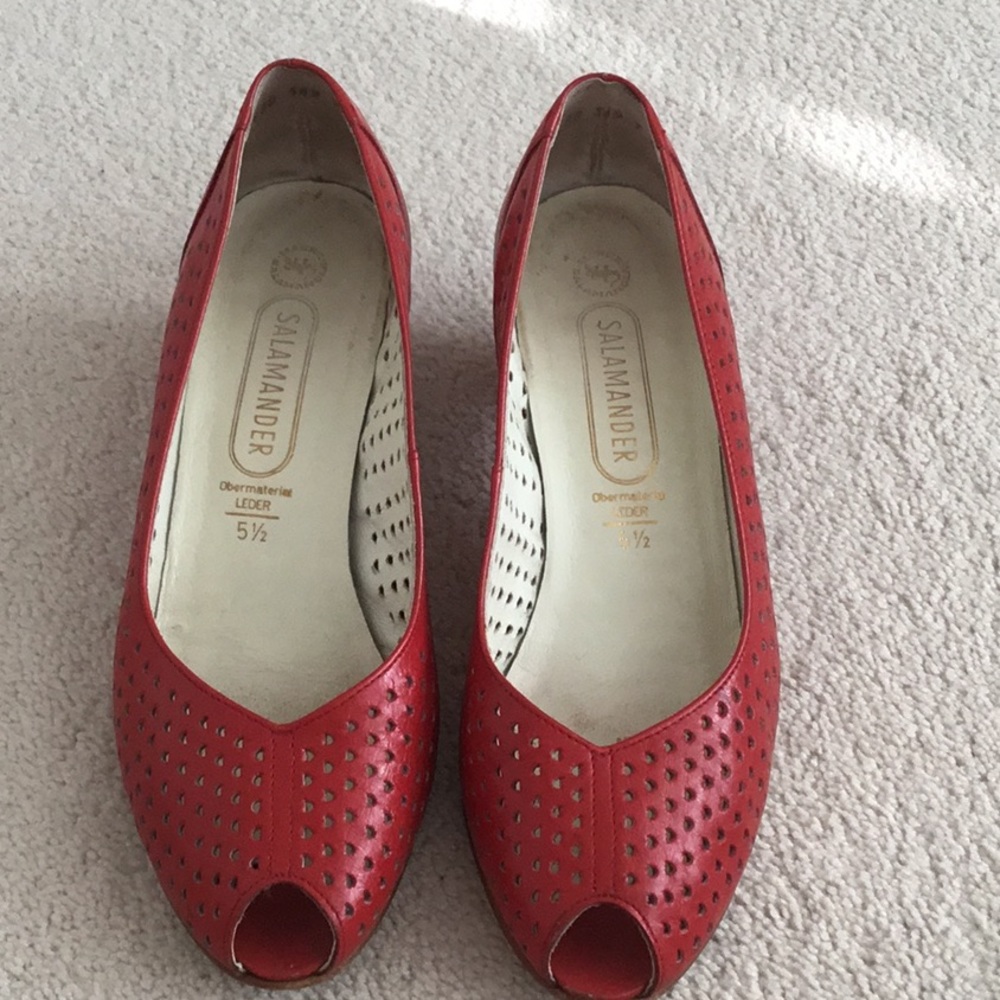 Salamander peep toe pumps